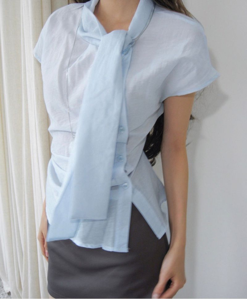 cloudemotion（クラウドエモーション）の「hands button unbalanced scarf bl（Tops）」