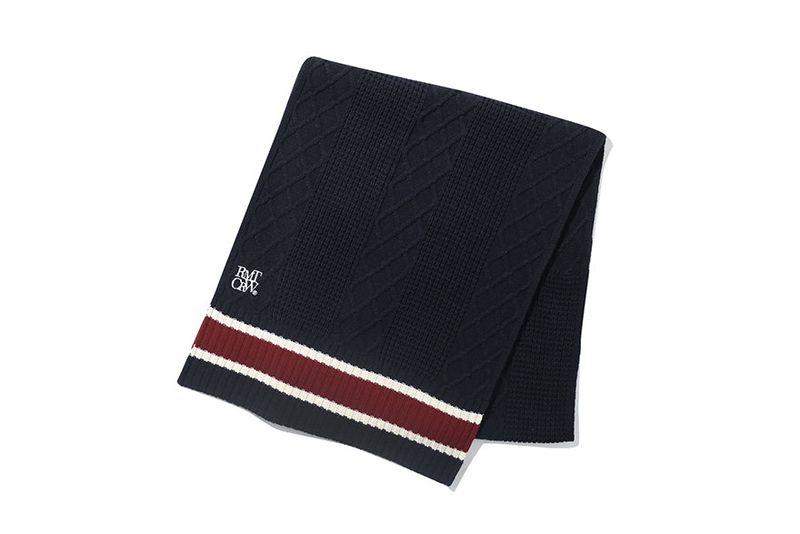 CABLE KNIT LOGO MUFFLER_NAVY