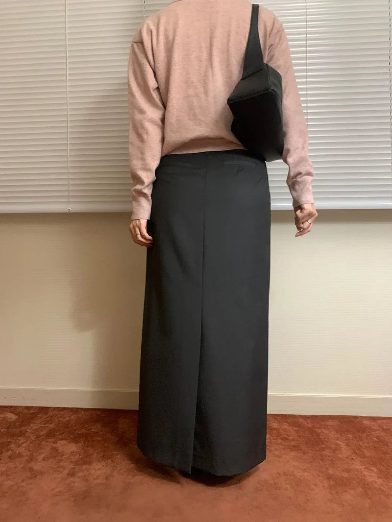 Semi long skirt
