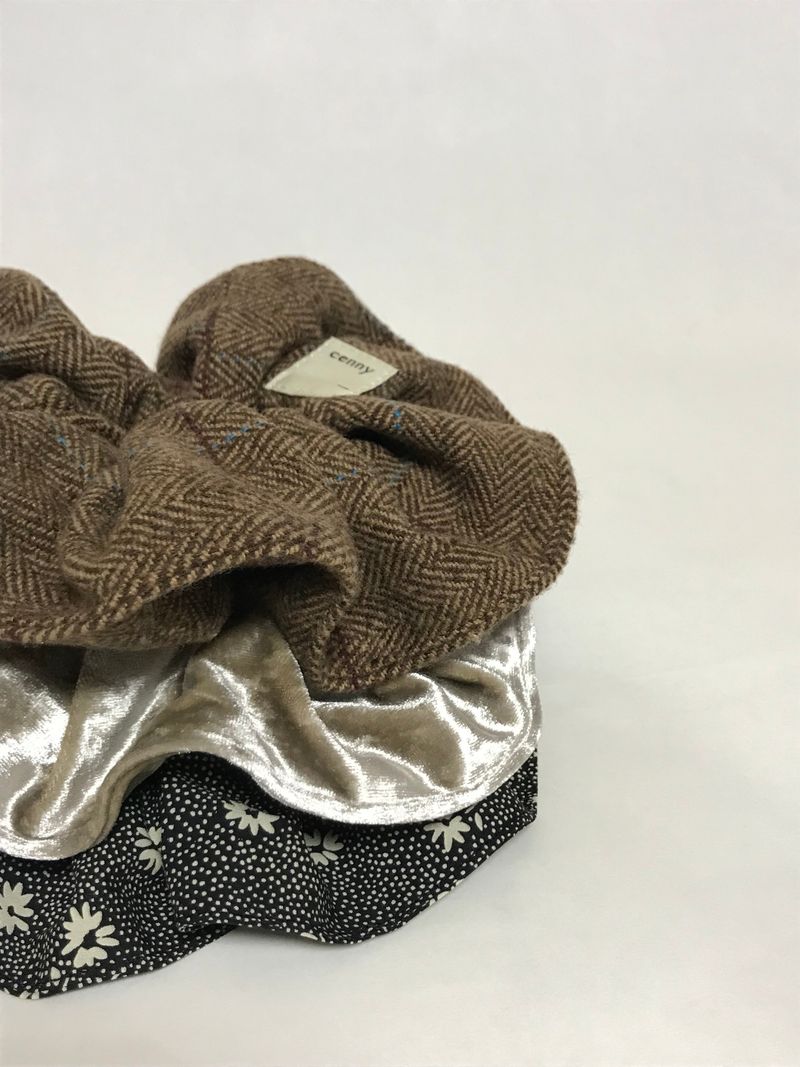 Vintage Hair Ruffle - Taupe beige velvet