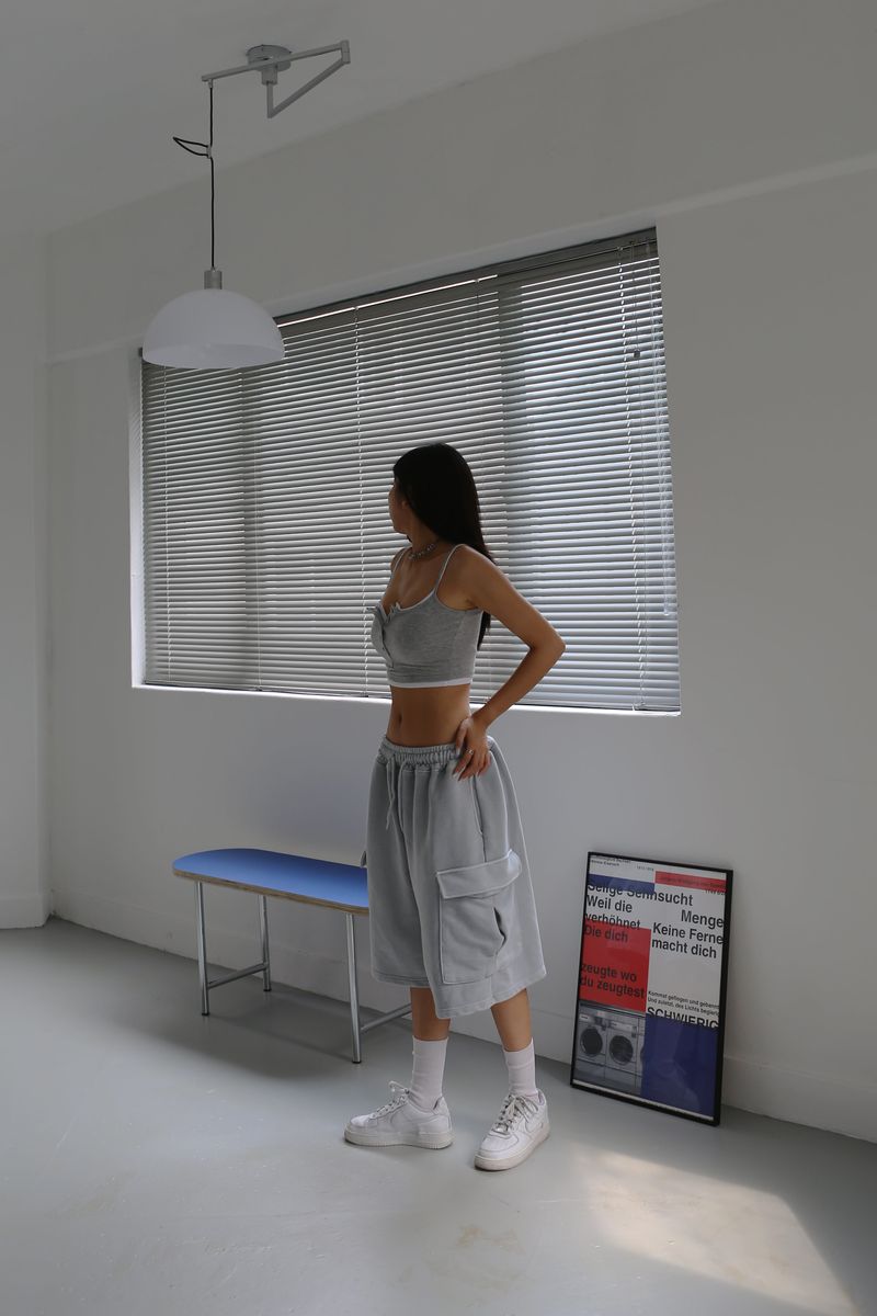 BUTTON CROP SLEEVELESS