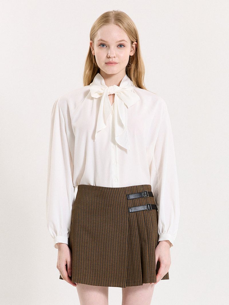 PINK PINEAPPLE（ピンクパイナップル）の「PUFF TIE BLOUSE（Tops）」
