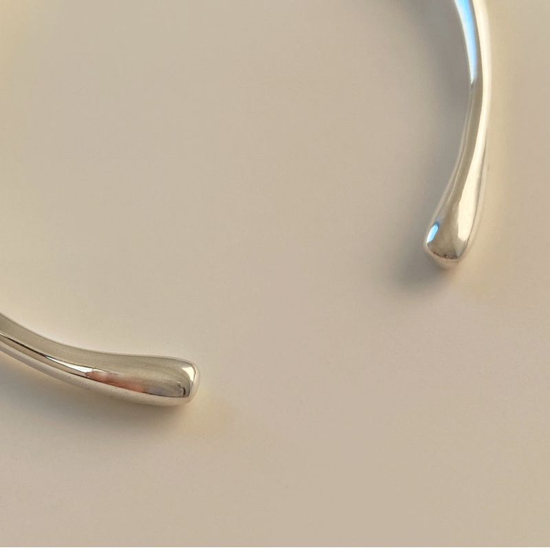 ALLURE BANGLE