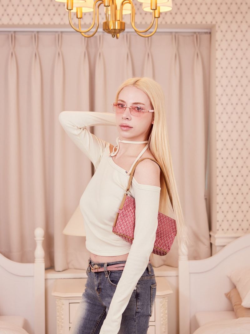 Romantic off-shoulder T-shirts_BUTTER