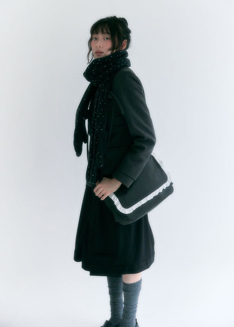 frill messenger bag (charcoal)