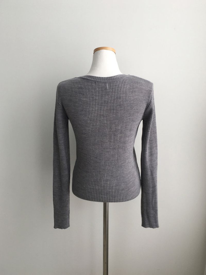 Usual v button knit