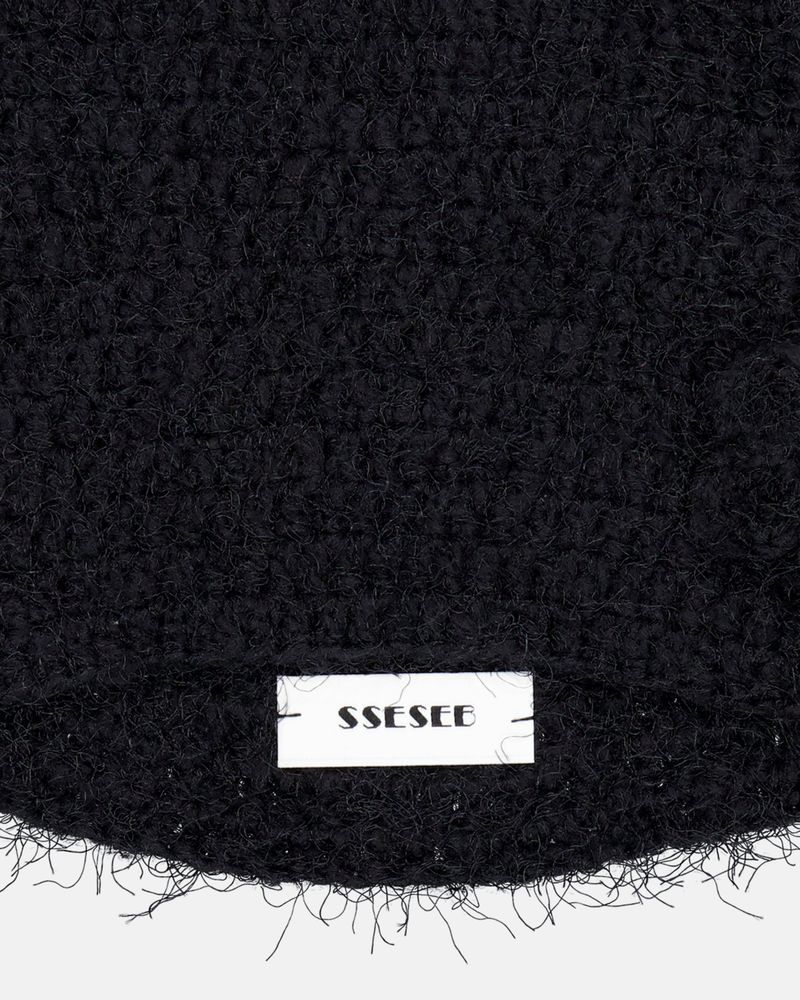 Clover Broach Beanie - Black