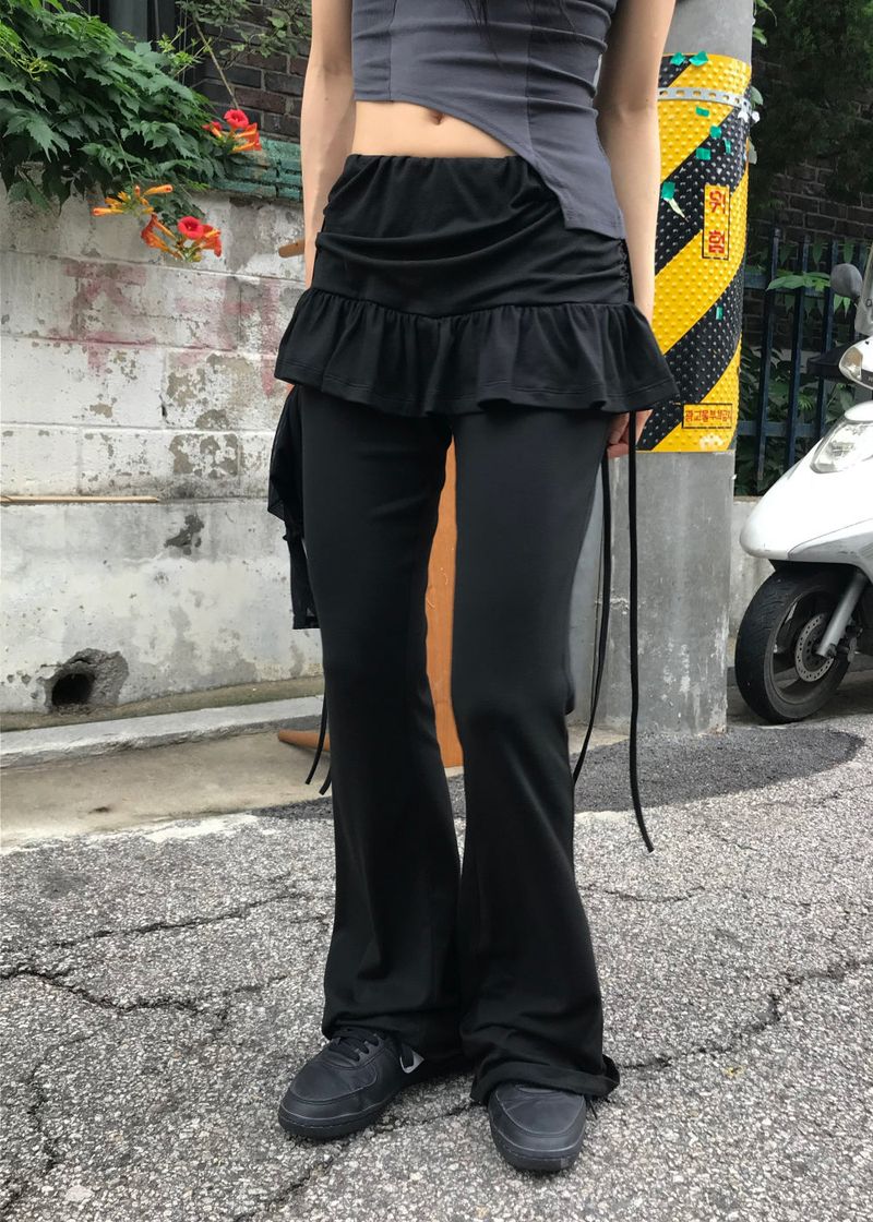 RUFFLE ON PANTS