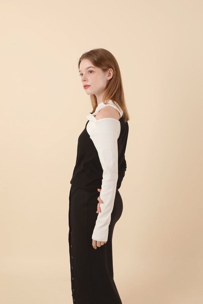 Twist Off Shoulder T-shirt Black