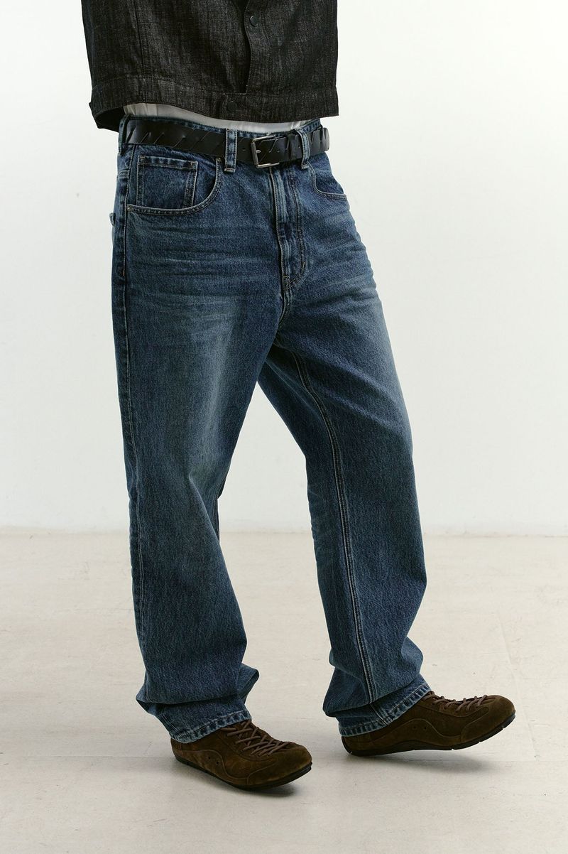 Loose Fit Tapered Denim Pants (Washed Blue)