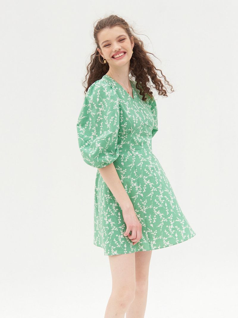 vem.ver(ベムバー)の「PUFF SLEEVES V NECK ONEPIECE_LIGHT GREEN(Dresses)」