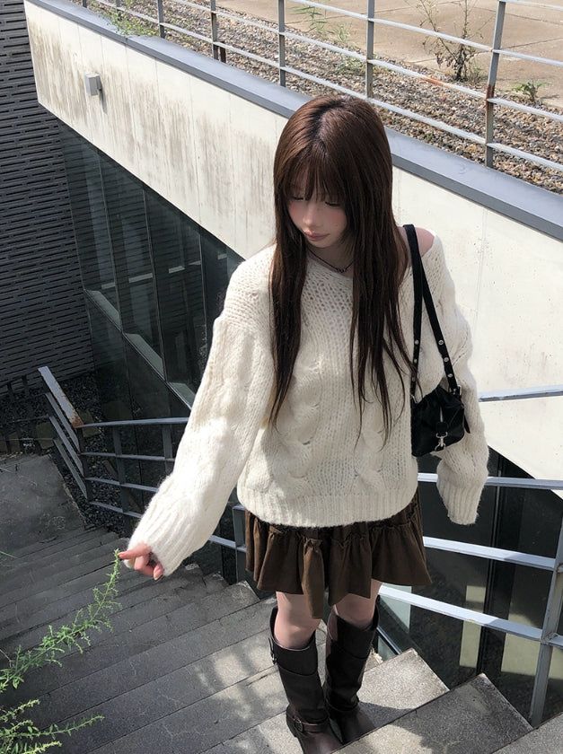 Hearts Cable Loose Fit Wool V-Neck Knit