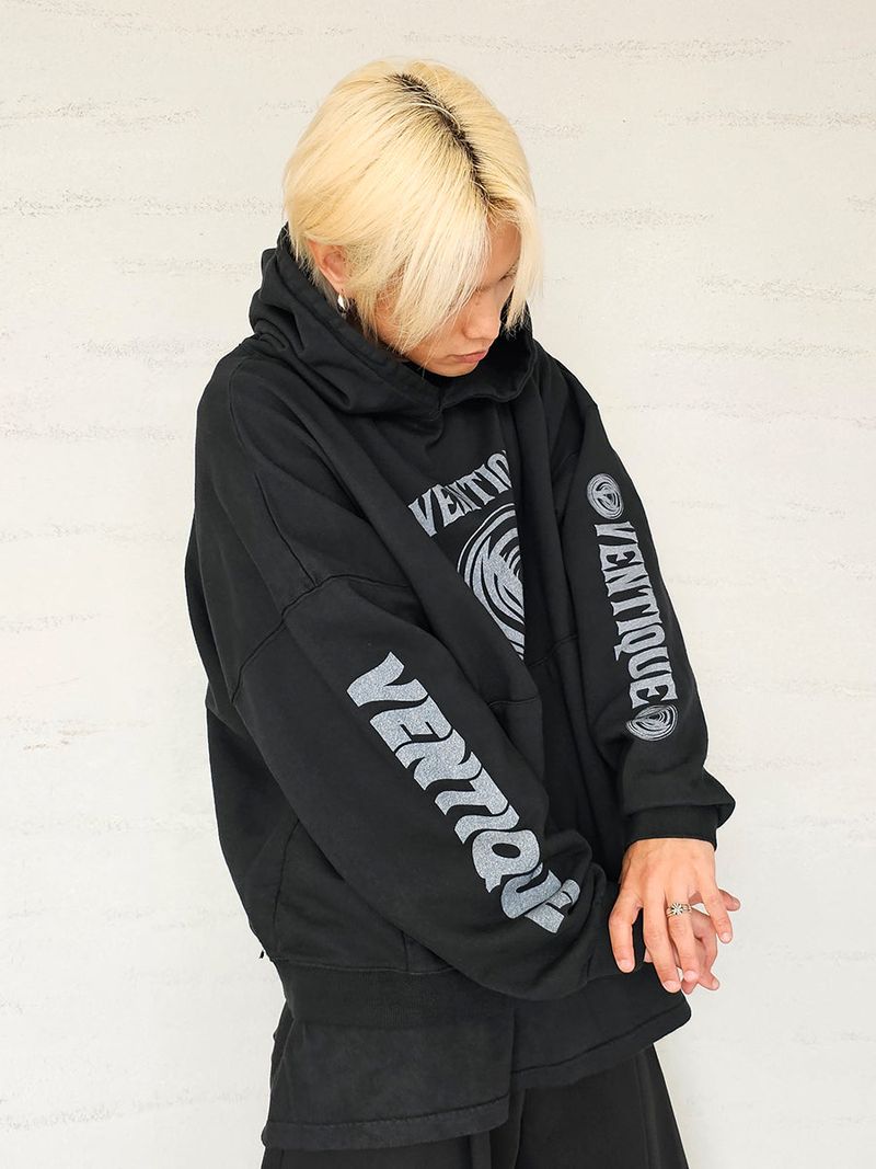VENTIQUE（ベンティーク）の「VENTIQUE Pigment Circle v hoodie 1colors（Tops）」
