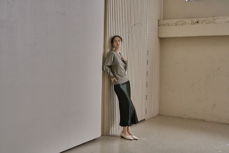 RIBBED V-KNIT TOP_L.GREEN