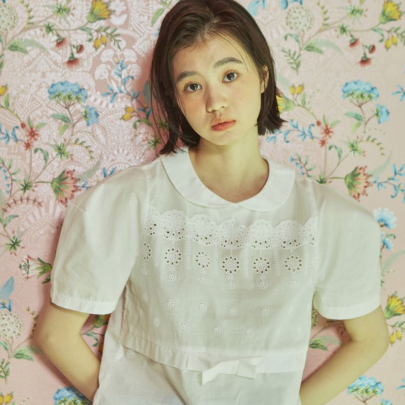 [LINE] Lace Ribbon Puff Blouse
