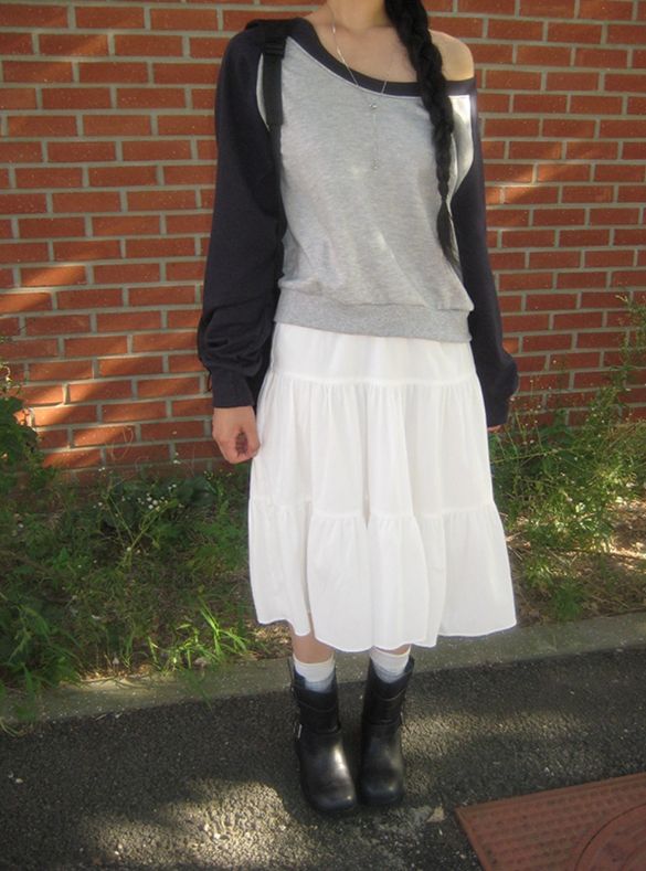 Tran Off-Shoulder Raglan Sweatshirt