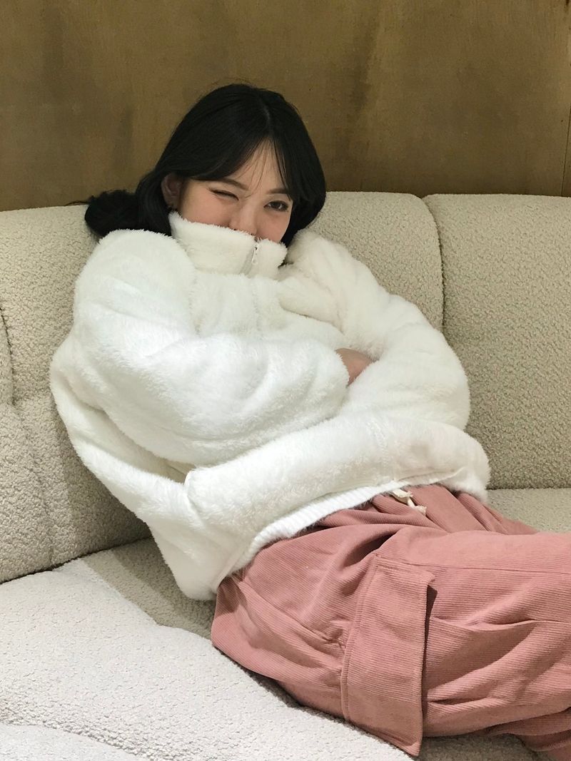 Fluffy fleece zip-up jacket