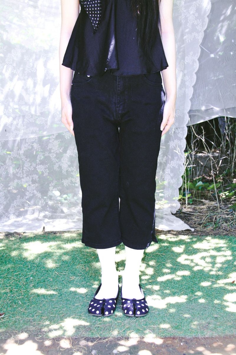 STRETCH CUT-OFF CAPRI PANTS