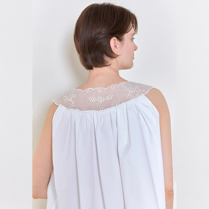 Swan Embroidered A Line Blouse _ White