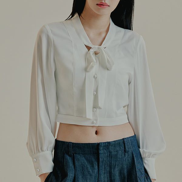 ROMANTIC CROWN(ロマンティッククラウン)の「BELL SLEEVE TIE BLOUSE(Tops)」