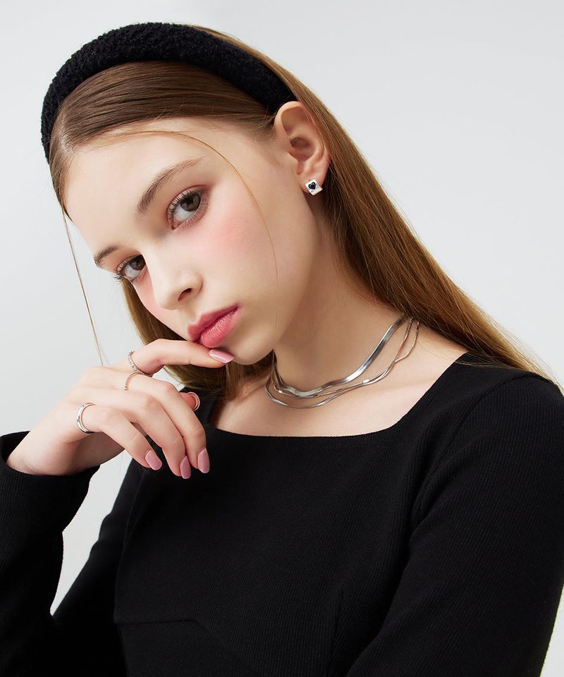 SQUARE NECK LONG SLEEVE CROP TOP _ BLACK