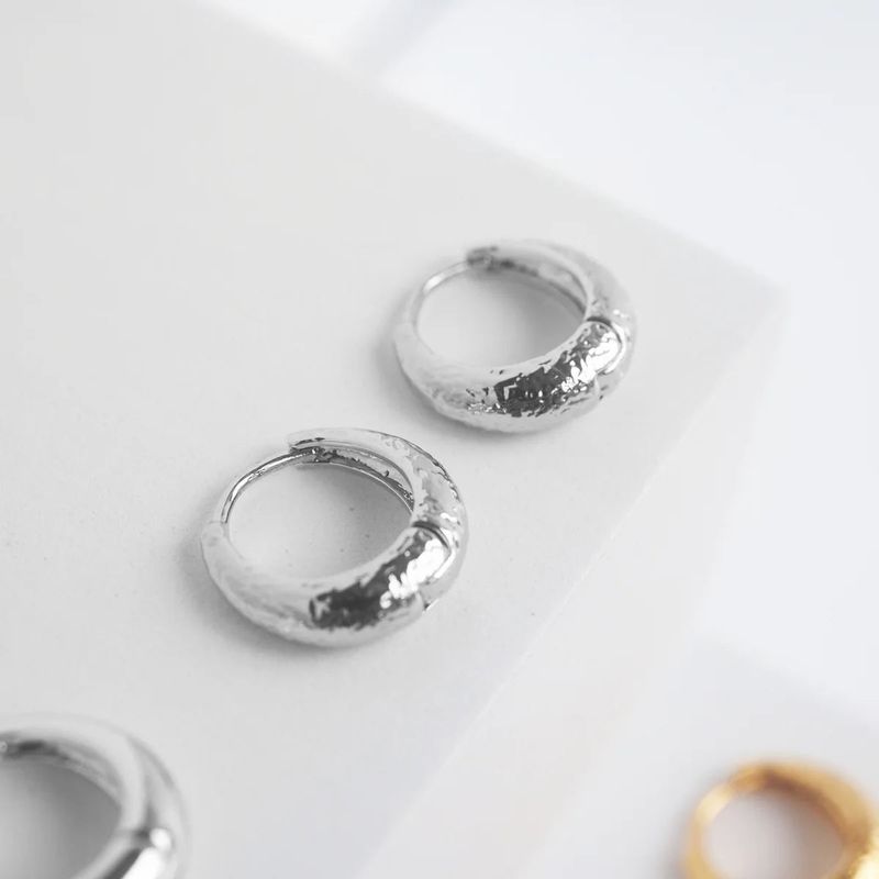 コンクリートテクスチャーフープピアス