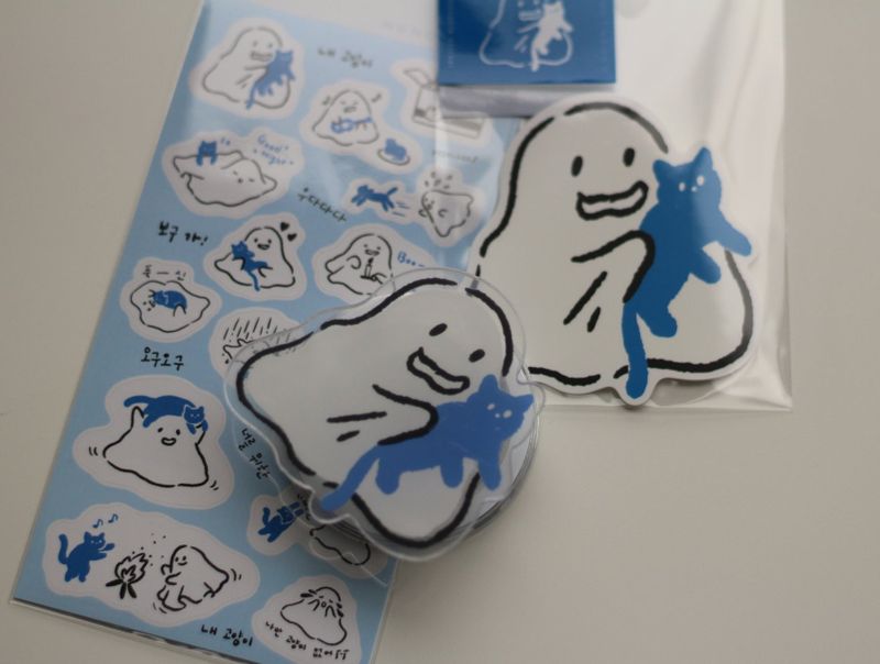 (magsafe tok) Ghosts and Cats