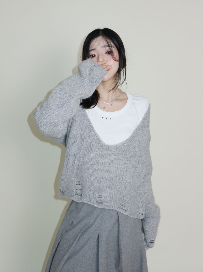 open stud U-neck round long-sleeved T-shirt