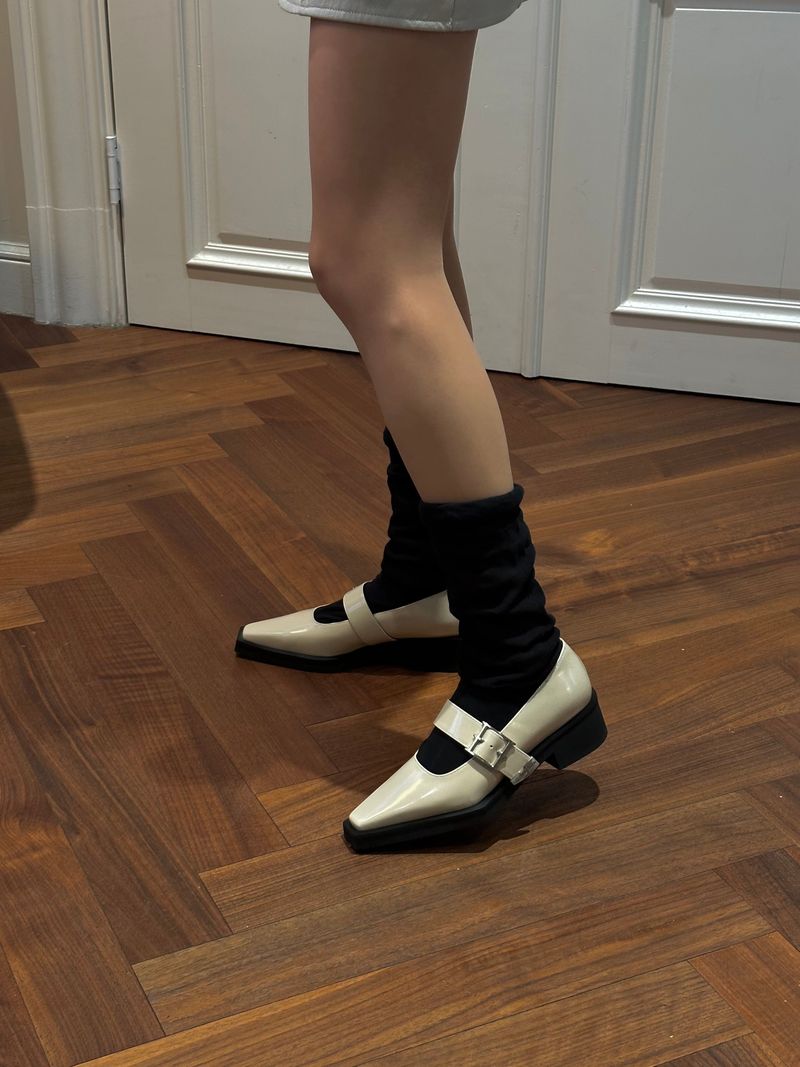 Higher Strap Buckle Loafer beige