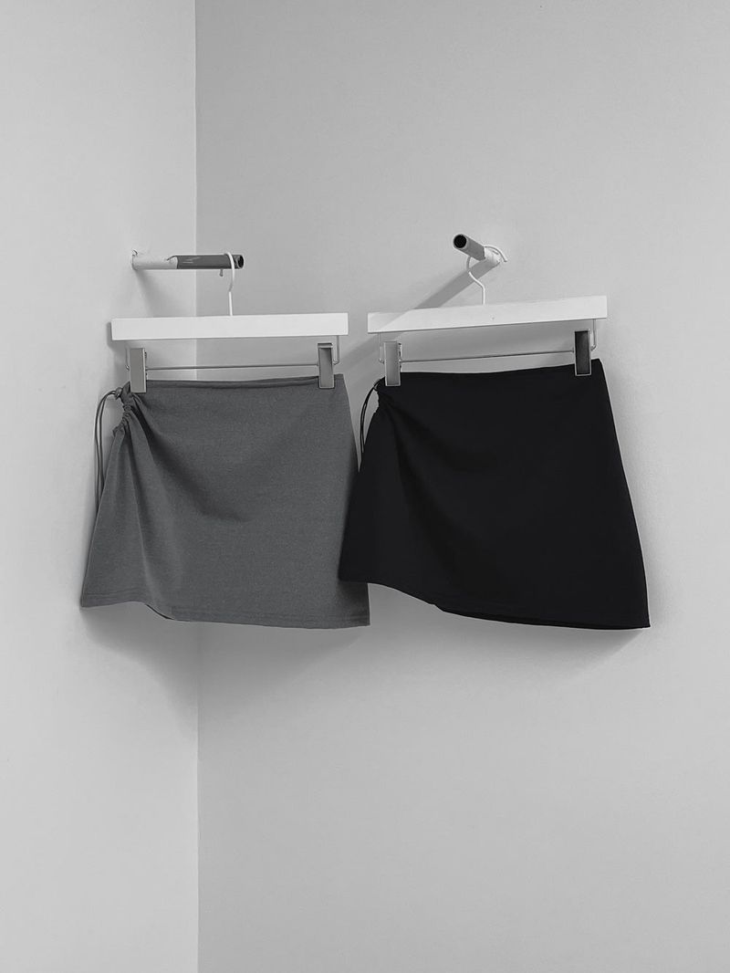 CUT OUT MINI SKIRT