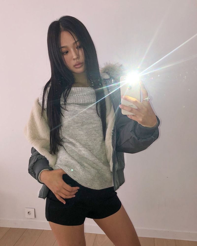 Jeune Off-Shoulder Loose-Fit Long Sleeve Knit