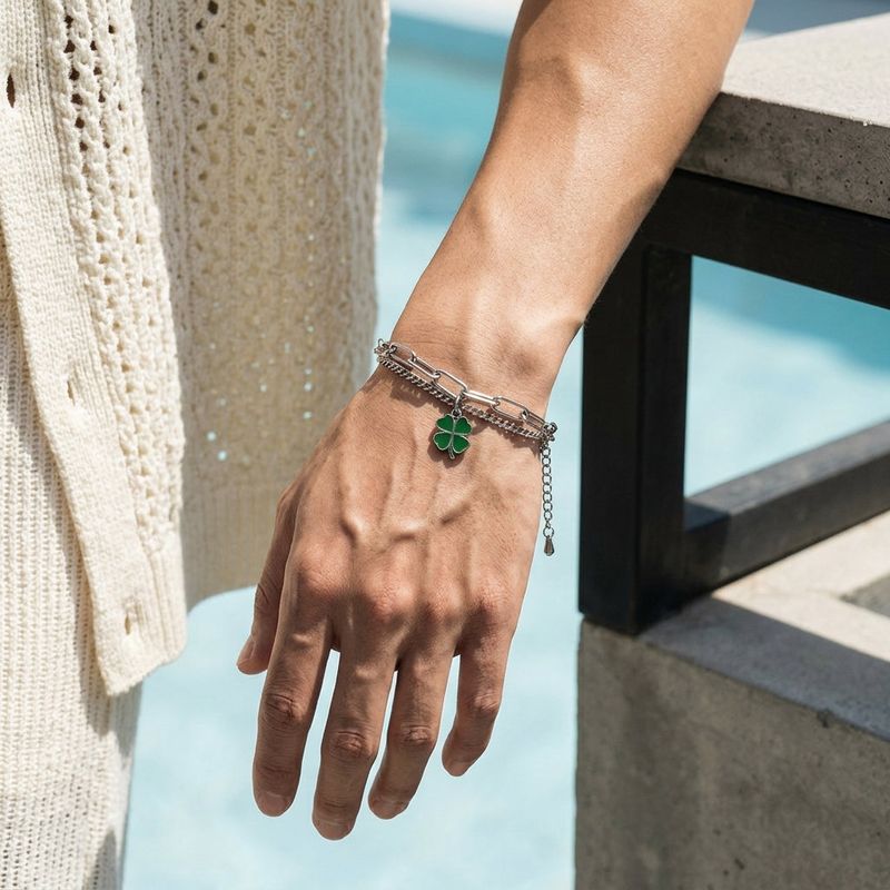 FADE MEET（フェードミート）の「クローバー レイヤー ブレスレット（アクセサリー）」
