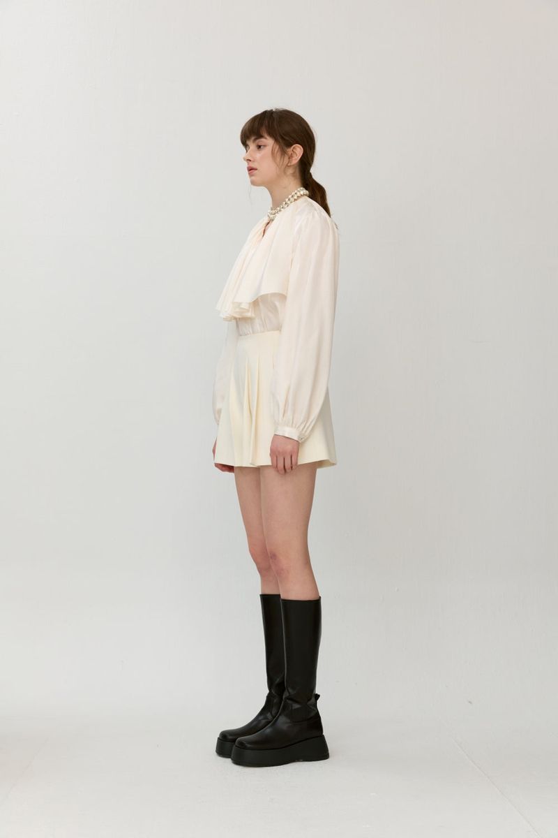 Pleated shorts