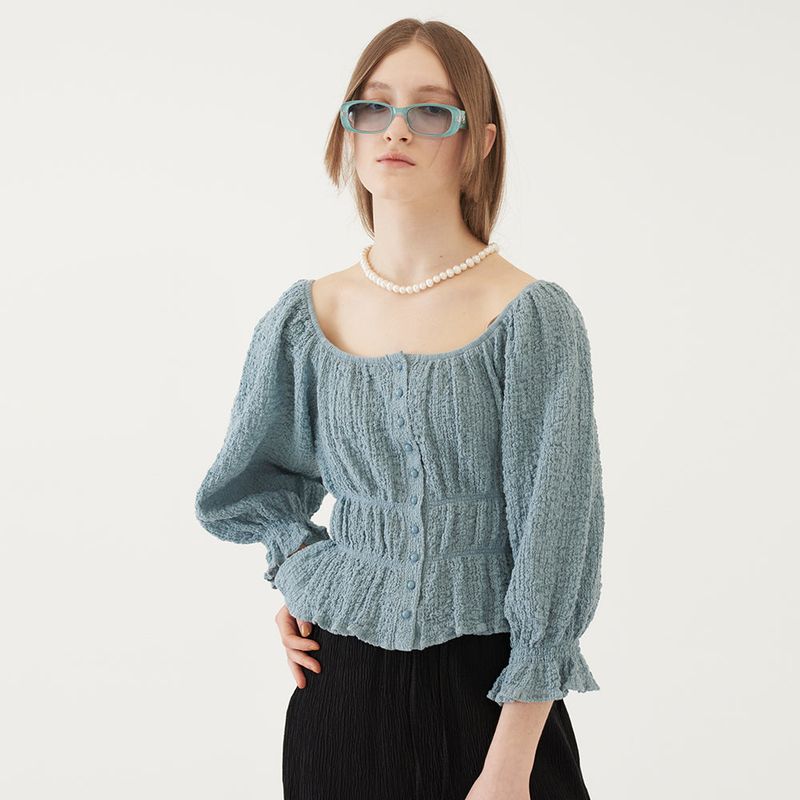 TMO BY 13MONTH(ティーエムオーバイサーティーンマンス)の「SHIRRING SQUARE BLOUSE (BLUE)(Tops)」
