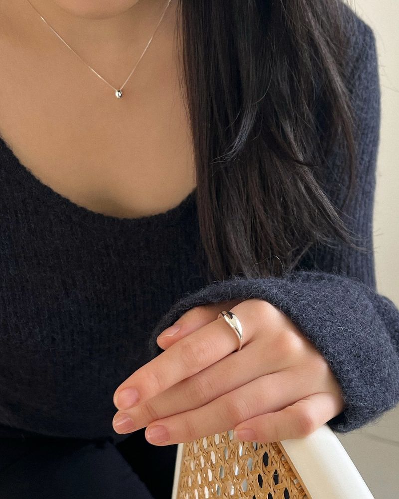 Sleek necklace (silver)