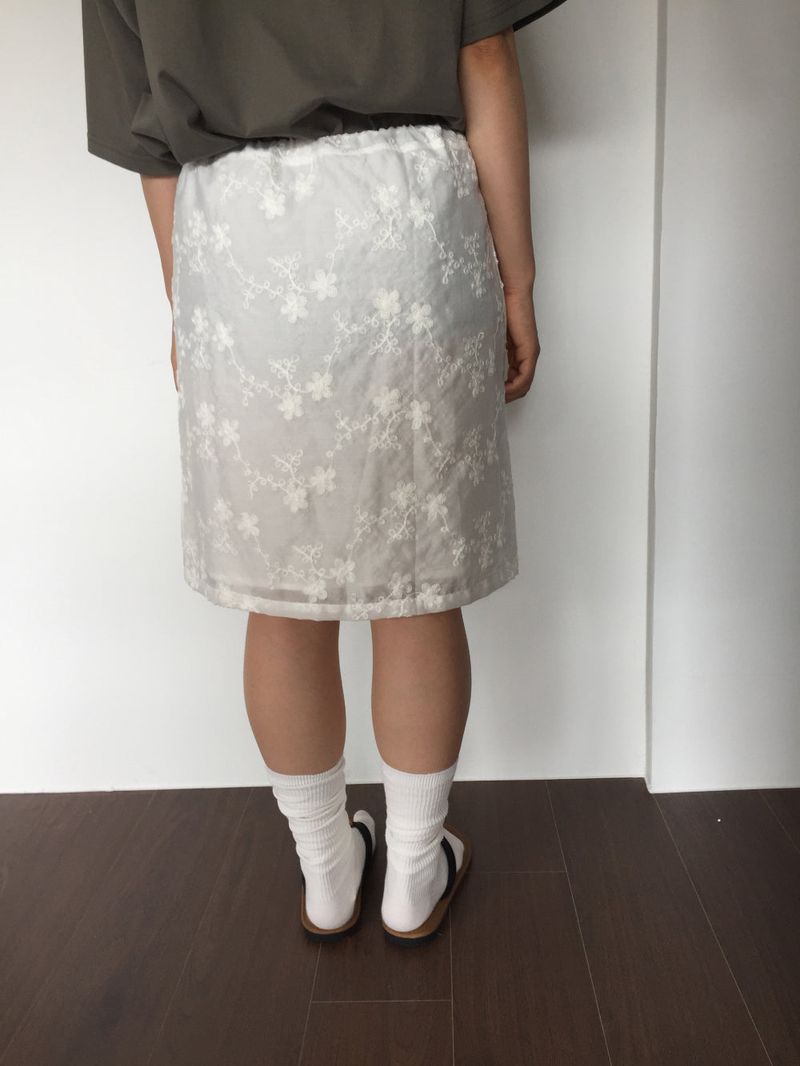 Flower applique skirt (1color)