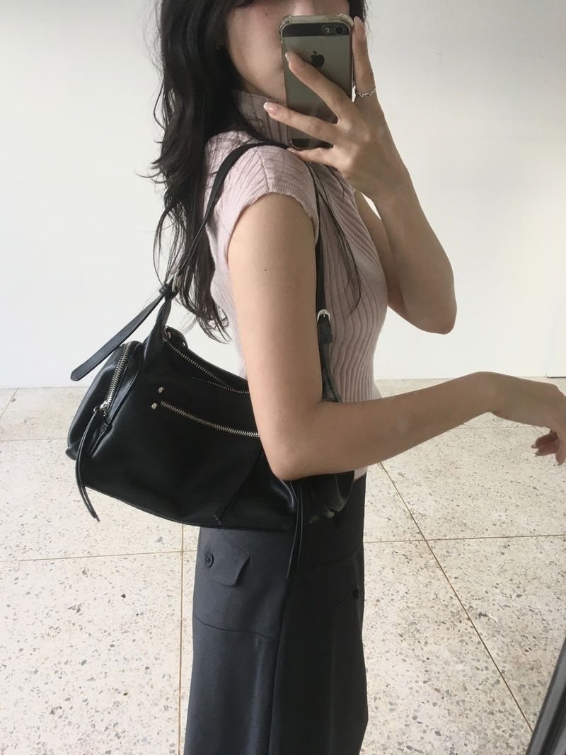 moroi(モロイ)の「Line Shoulder Bag(Bags)」