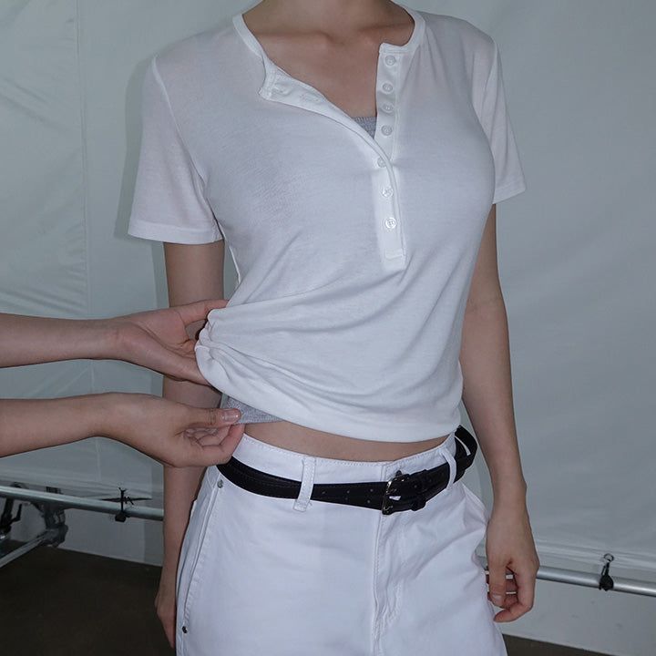 blitti（ブリッティ）の「[Izenty] Henley-Neck Button Short-Sleeve T-Shirt - 4 Colors（Tops）」