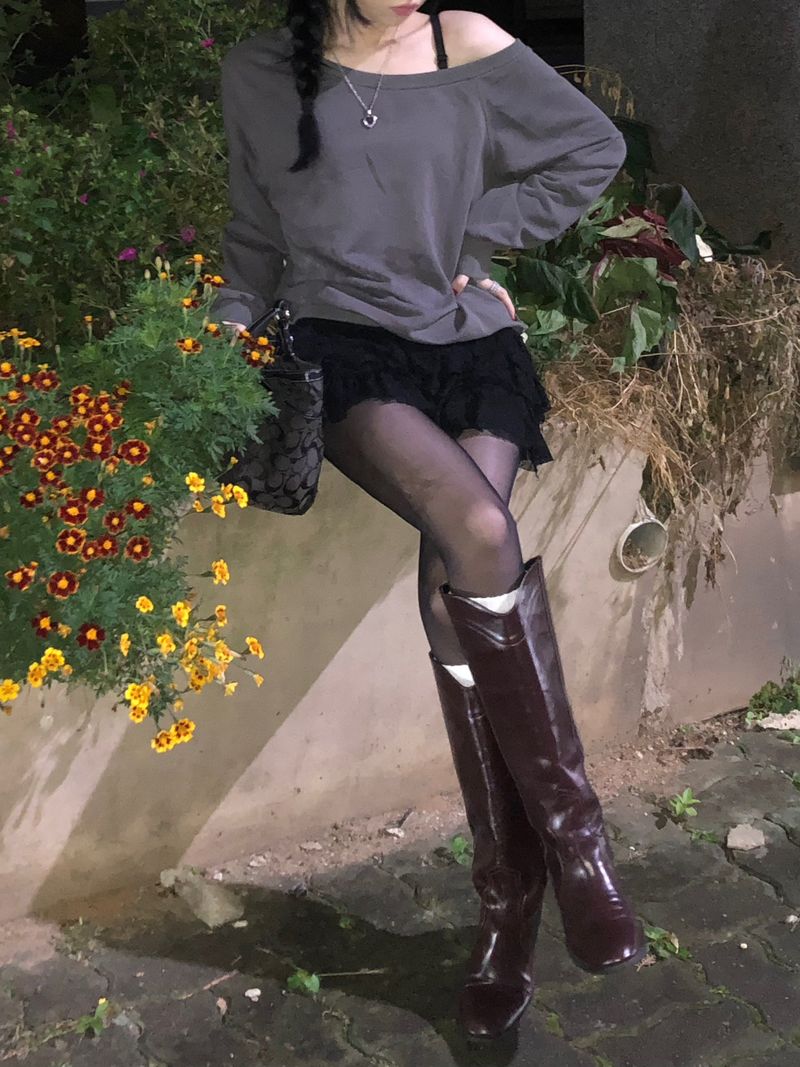Off-Shoulder Sweatshirt