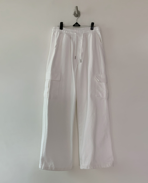 Uncheek Wide White Cargo Pants