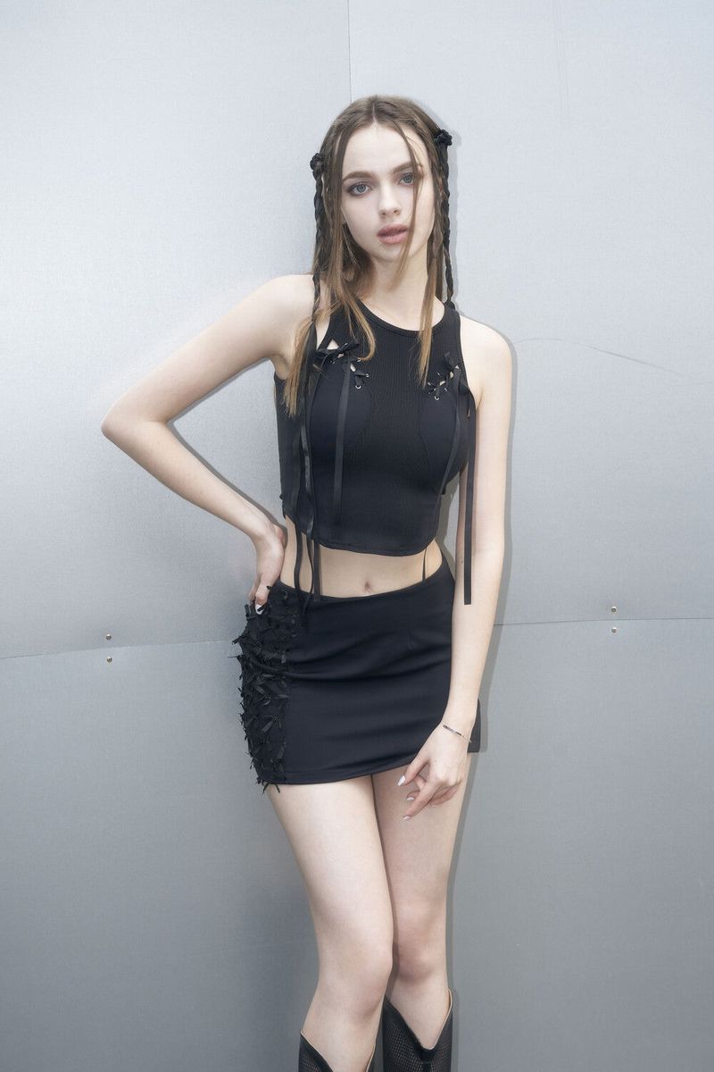  [Seow] Linked eyelet sleeveless, black