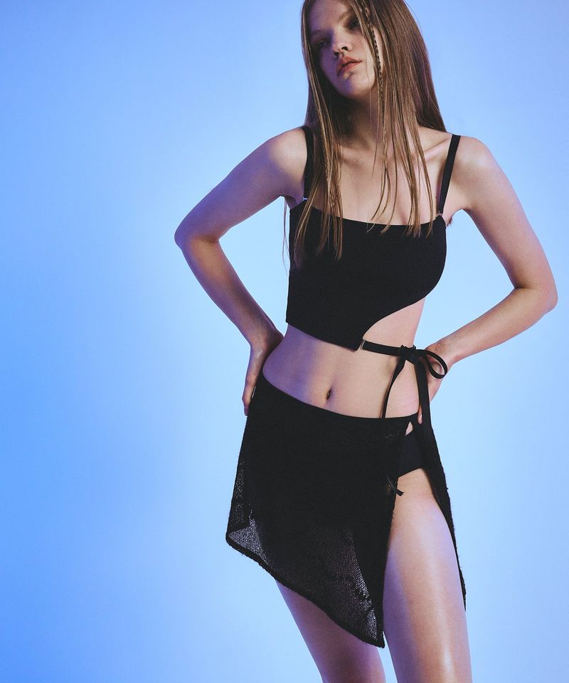 Cutout Half Top Bikini Bra (Black)