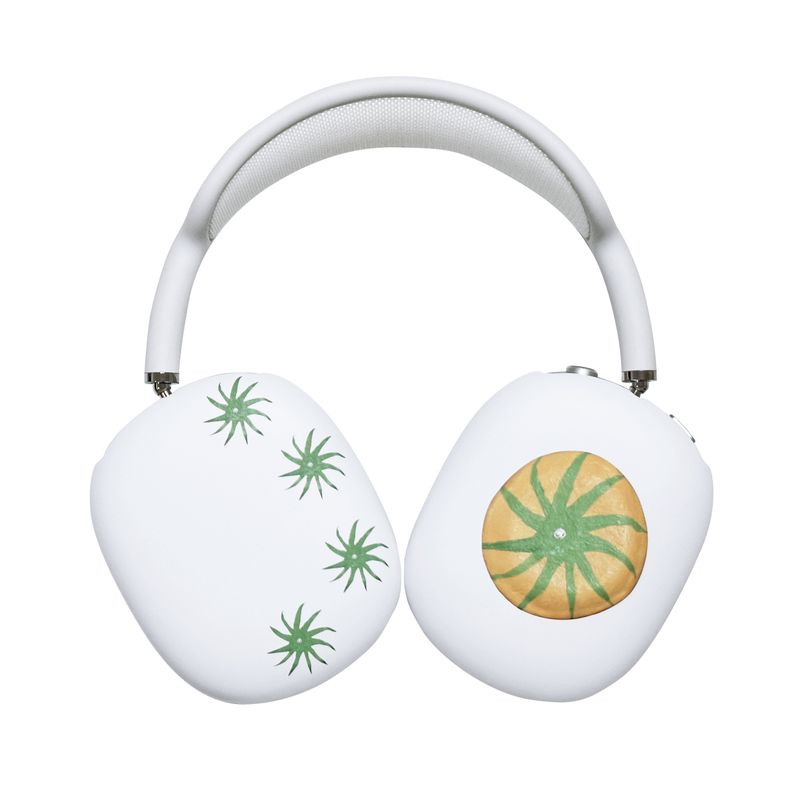 bluelazy（ブルーレイジー）の「airpods max case 01. TOMATO TOP（Smartphone Accessories）」