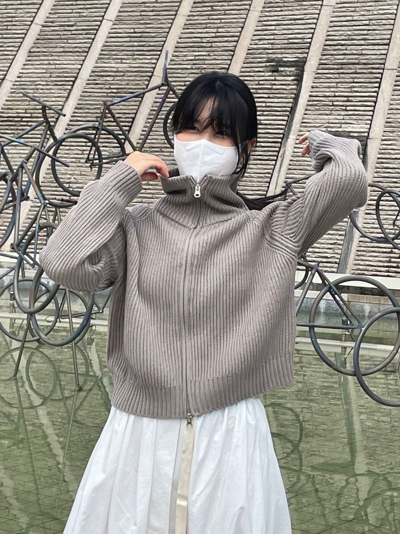 Turtleneck knitwear zip-up