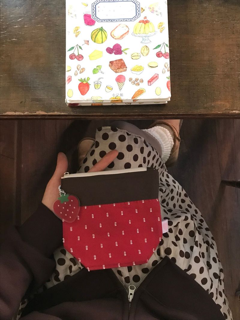 choco love berry pouch / 2 colors