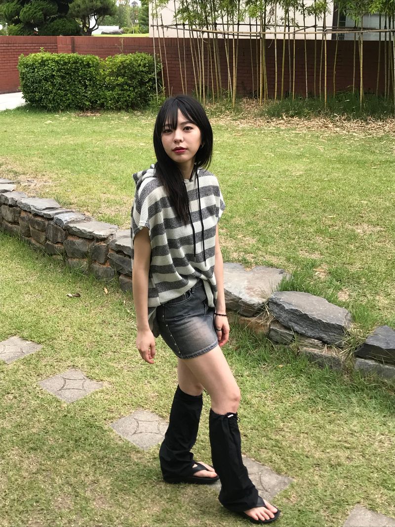 Rock stud denim skirt