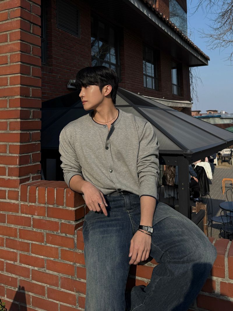 Int color scheme round cardigan
