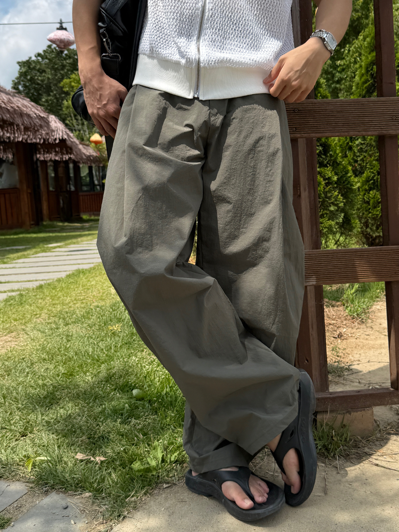 AVAND(アバンド)の「Unbalanced pintuck curved nylon pants(Pants)」