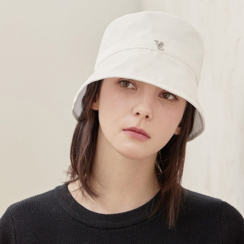 VZ Stud Basic Drop Bucket Hat / White