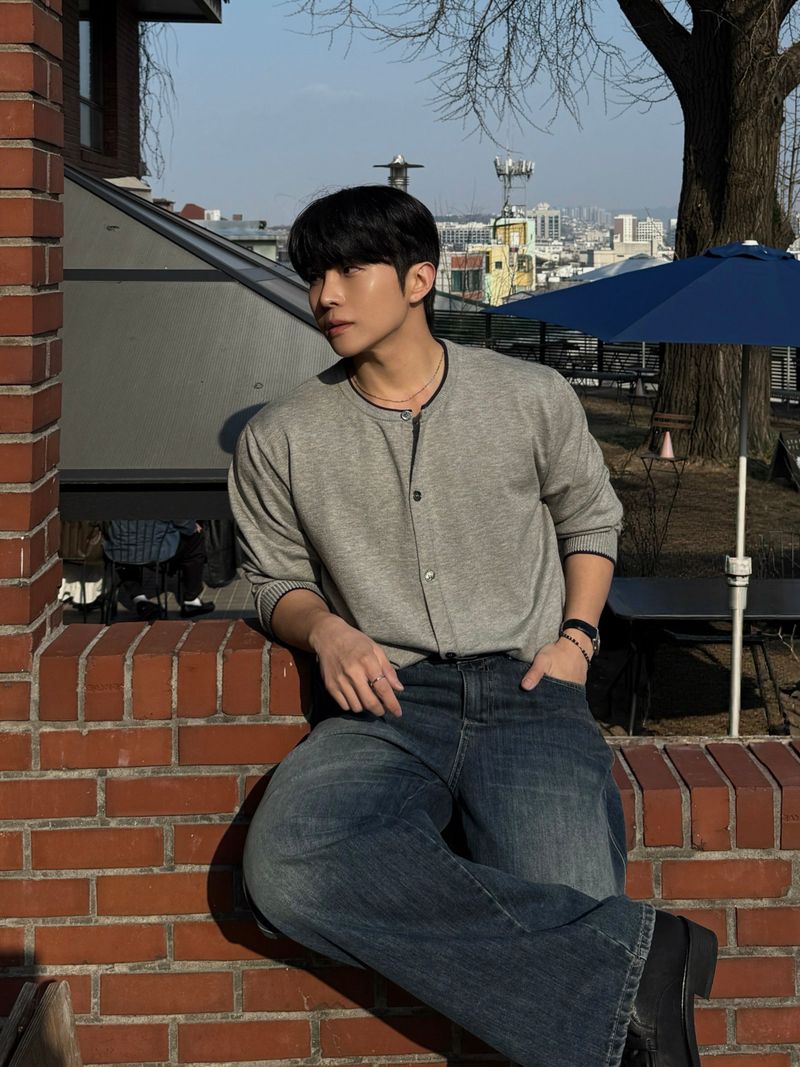 Int color scheme round cardigan